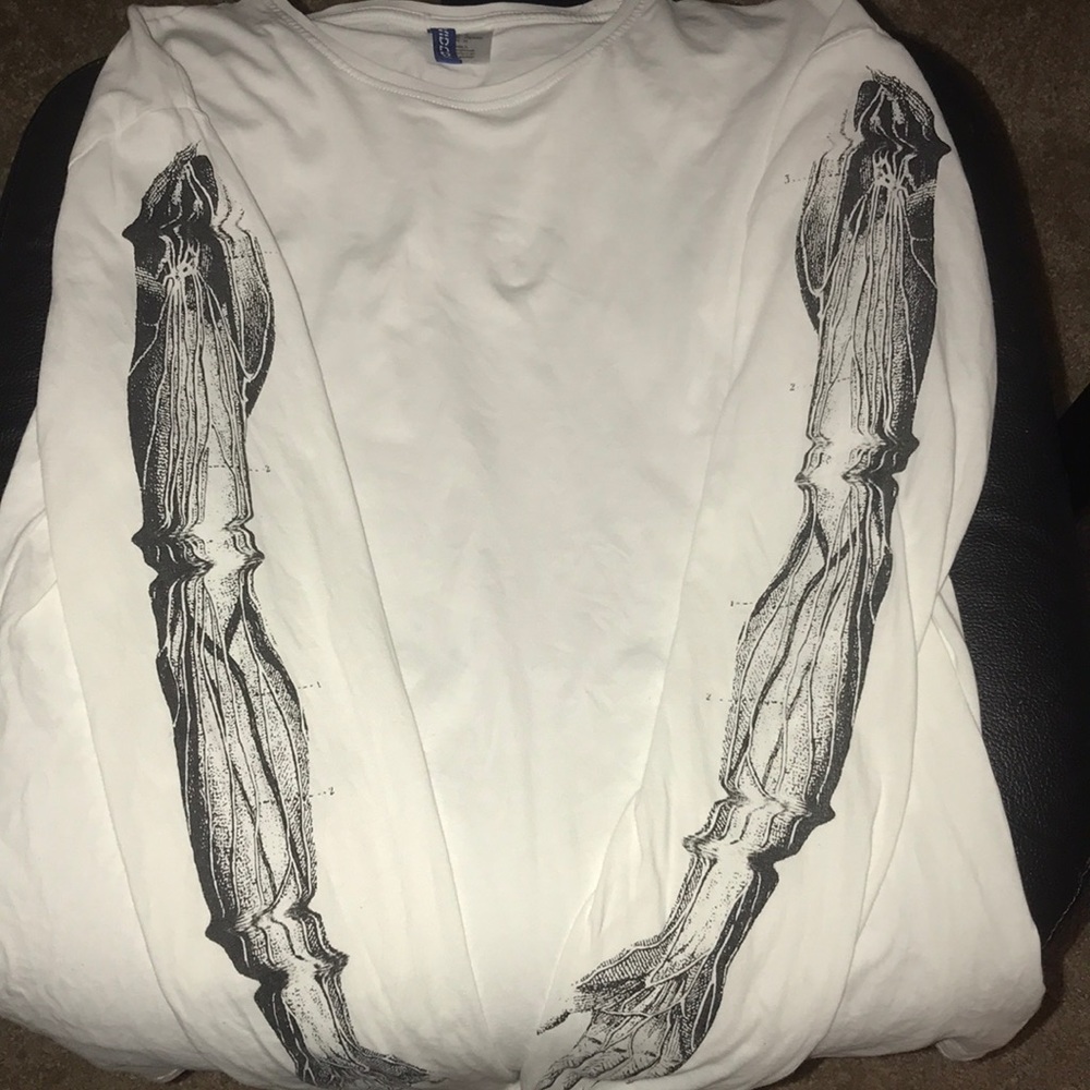 H&M white long sleeve graphic tee